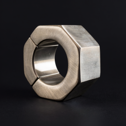 Magnetic nut-shaped...
